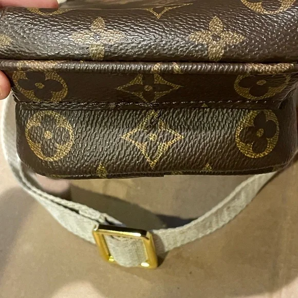 LVee monogram logo utility sling bag purse crossbody beautiful 💕💕😱😱🔥 - Picture 7 of 10